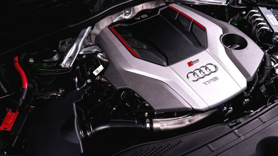 Моторный отсек Audi RS5 Sportback 2019 года  (UK) (фото 21 из 40)